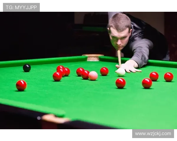 《斯诺克竞技魅力揭秘：从技巧到策略的全面解析与发展》